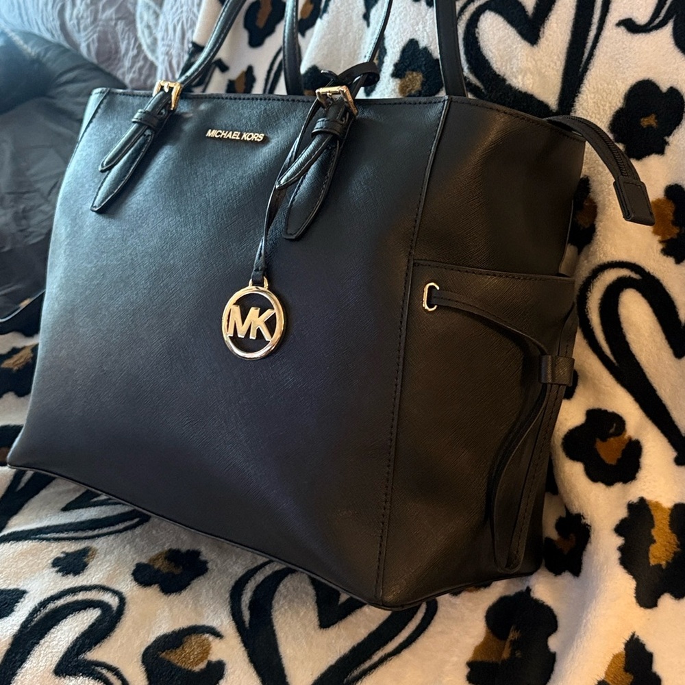 Michael Kors Gilly Large Drawstring Travel Shoulder Tote Bag